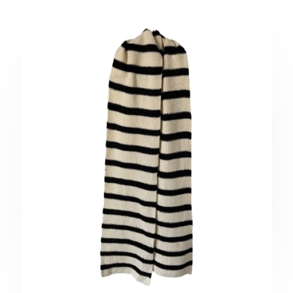 Women’s Gap Knit Scarf Black and White Stripes